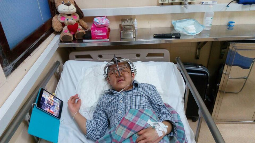 Bé Bôm sau cuộc đại phẫu. Ảnh: NVCC 