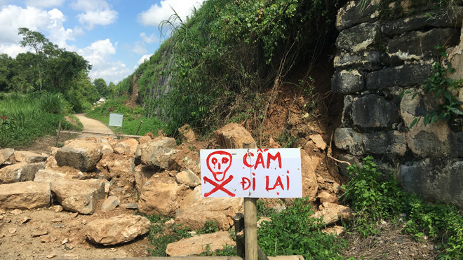 Hình ảnh tường Thành Nhà Hồ bị sạt lở