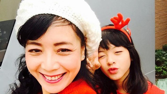 Hồng Khanh không muốn "núp bóng" người mẹ nổi tiếng cũng như vẫn luôn cố gắng tự khẳng định bản thân bằng năng lực của mình - Ảnh: Internet