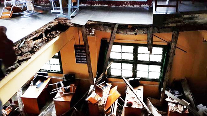 Hiện trường cho thấy không có lớp lưới mắt cáo ở sàn phòng học