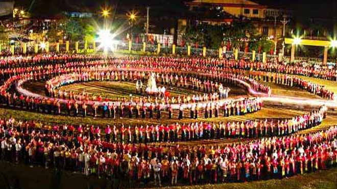 Vòng đại xòe của người Thái tại Mường Lò