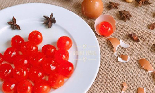 Trứng muối: Nguyên liệu không thể thiếu cho nhiều món ăn hấp dẫn