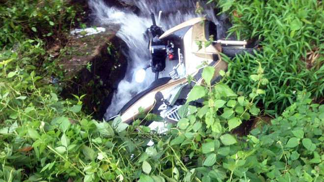 Ô tô khách vượt ẩu, lấn làn gây tai nạn trên đèo rồi bỏ trốn