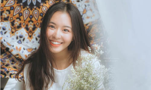 Nữ sinh xinh đẹp giỏi 2 ngoại ngữ khiến nhiều teen boy xao xuyến