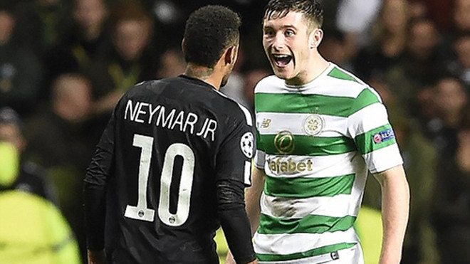 Neymar và Ralston thường xuyên va chạm đêm qua