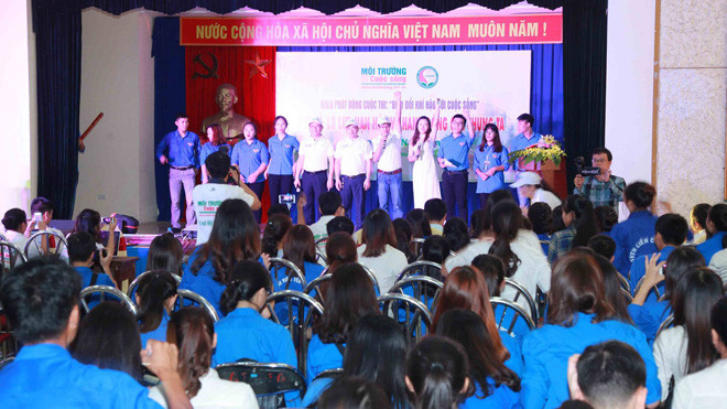 Gala phát động cuộc thi “Biến đổi khí hậu với cuộc sống” chủ đề: Lũ lụt hạn hán và hành động của chúng ta