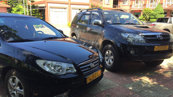 Xe biển số 74LB màu vàng tại Khu KT-TM đặc biệt Lao Bảo. Ảnh: H.T