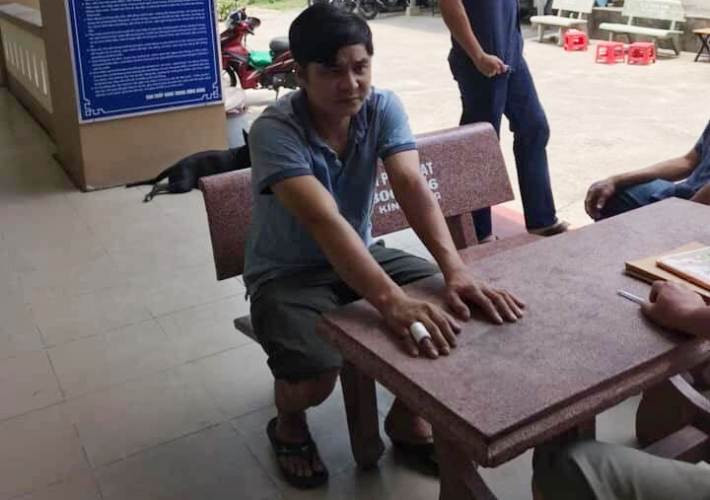 Lung đến cơ quan công an đầu thú