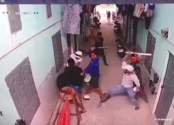 Ngăn xô xát không được, anh gọi người đến chém em gục tại chỗ