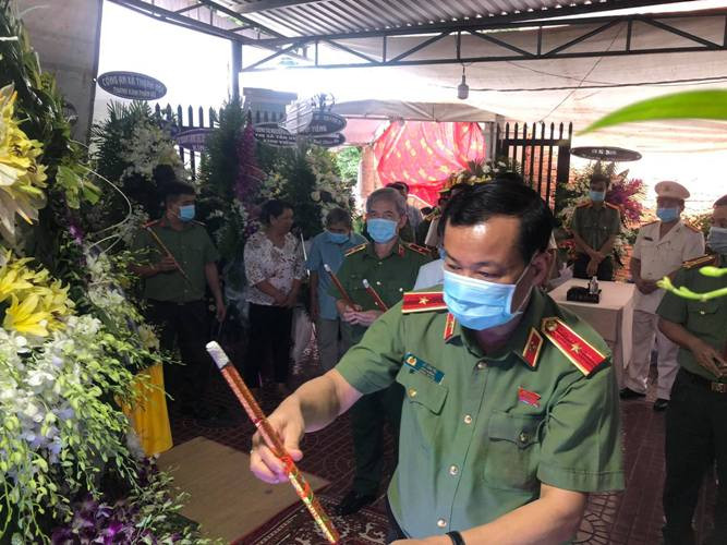 Đại úy hy sinh khi bắt ‘cát tặc’ được thăng hàm