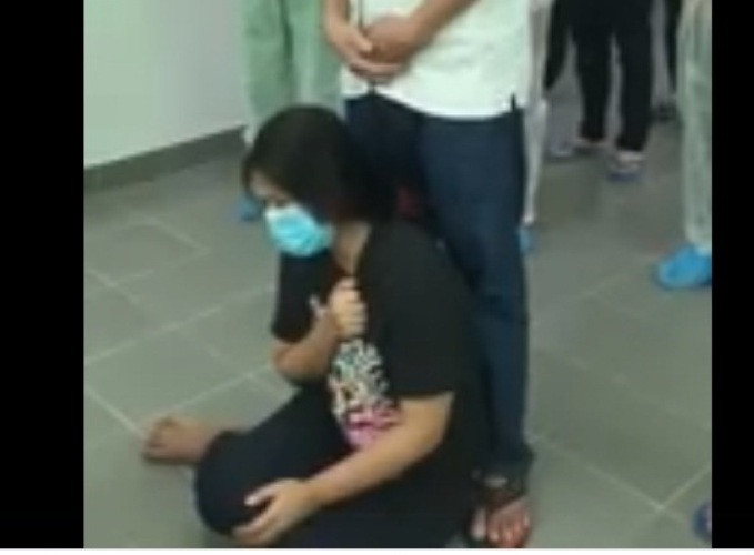 Cảm động cô gái lập bàn thờ cha trong phòng cách ly ở Bình Dương 