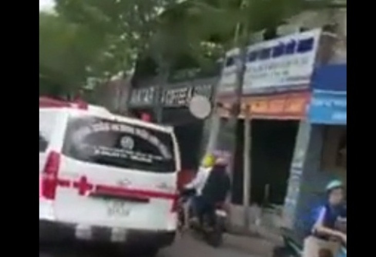 Người dân phẫn nộ vụ phòng khám không cứu người gặp nạn