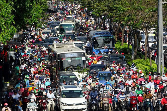 Mỗi năm, dân số TPHCM tăng thêm gần bằng một quận