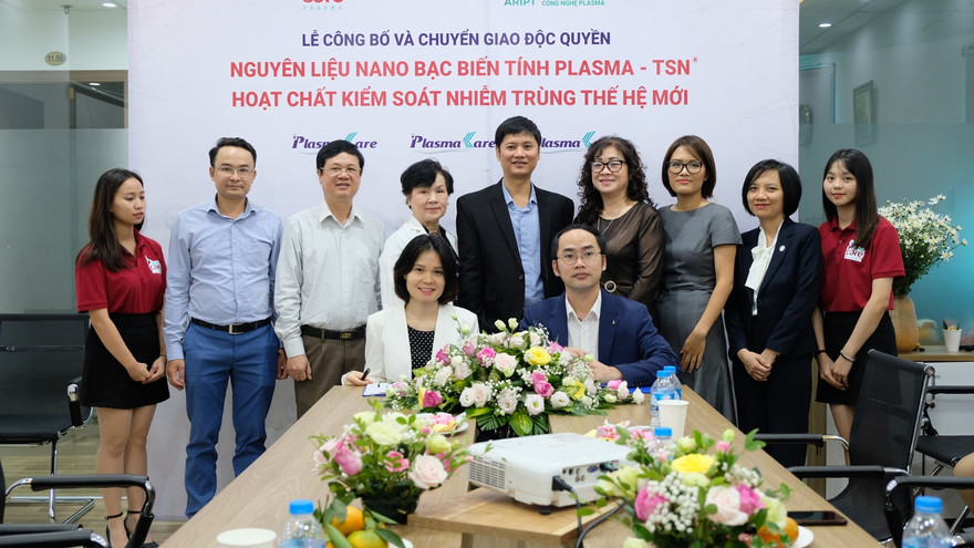 Buổi lễ công bố và chuyển giao độc quyền chất sát trùng thế hệ mới TSN có sự tham gia của nhiều bác sỹ, dược sỹ và các nhà khoa học