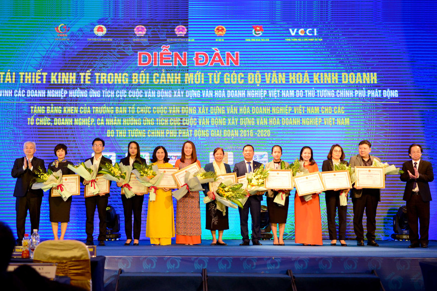 Viettel được vinh danh là doanh nghiệp có thành tích xuất sắc trong xây dựng và thực hành văn hóa doanh nghiệp