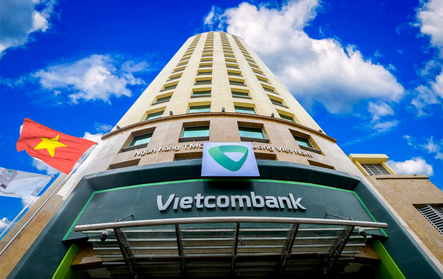 Vietcombank giảm lãi suất cho vay để hỗ trợ DN, người dân miền Trung bão lũ