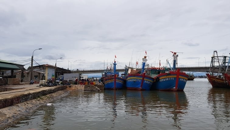 Quảng Trị cấm biển, sẵn sàng sơ tán 94.000 người dân trước bão số 13