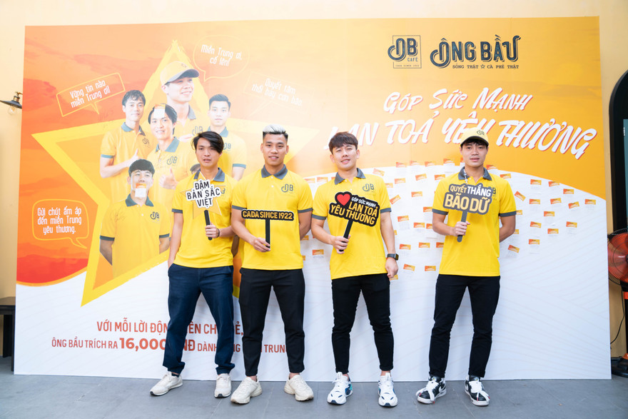 Bộ tứ ông chủ nhỏ của cà phê Ông Bầu