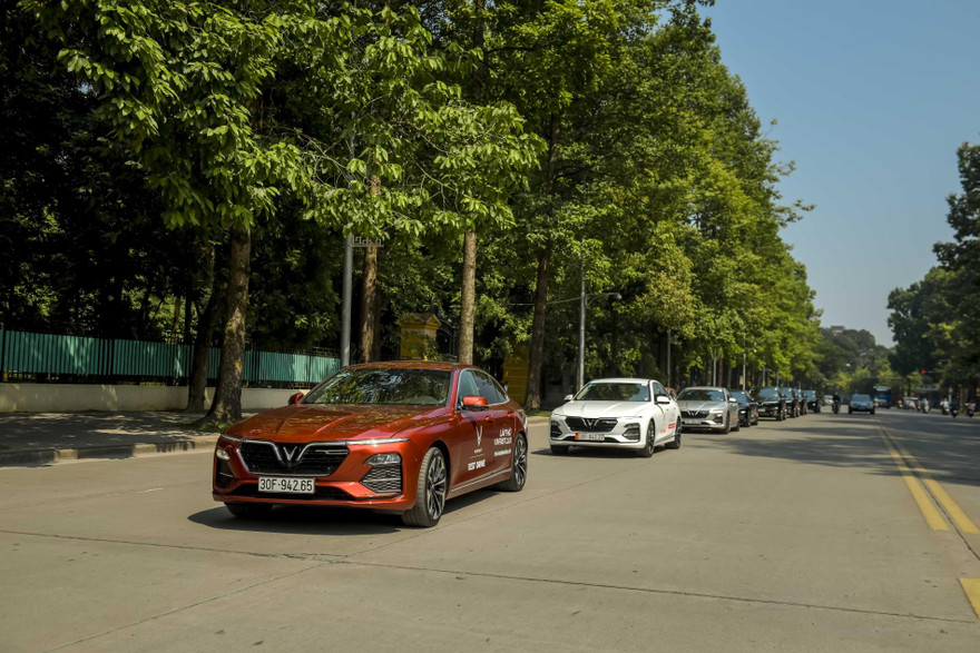 Chơi lớn như VinFast: Khách đã nhận xe vẫn được tặng thêm quà cả trăm triệu