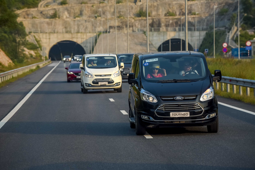 Trải nghiệm Ford Tourneo mới: Đẳng cấp doanh nhân, tiện nghi và êm ái