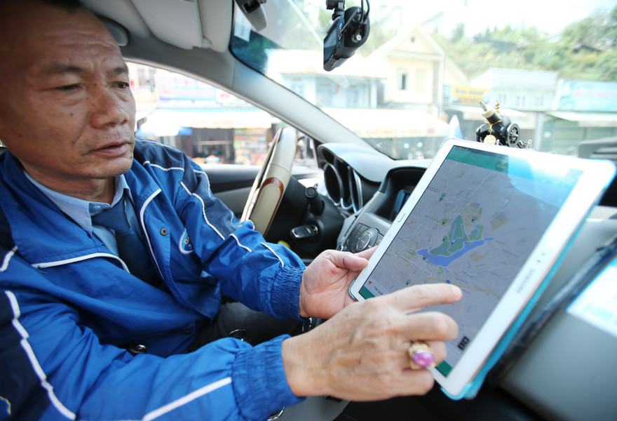 Cuộc đua ngôi vương xe công nghệ: Đồn đoán và những con số biết nói! 