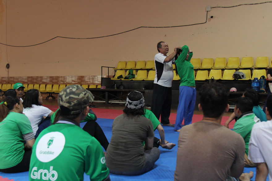 Lớp võ tự vệ do Grab tổ chức với những bài học hữu ích sát với thực tế cuốc xe của các Đối tác tài xế.