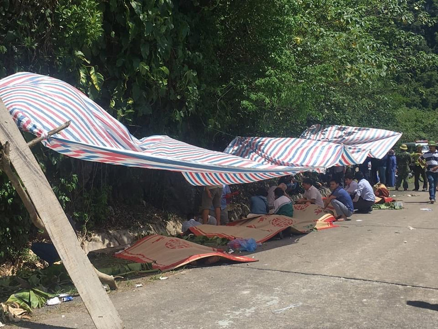 Vụ tai nạn xảy ra trên đường Hồ Chí Minh nhánh Tây khiến 15 người tử vong và 21 người bị thương