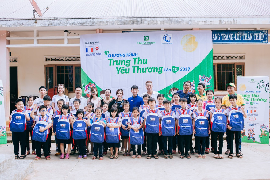 Nhựa Long Thành trao quà Trung thu cho các em nhỏ khó khăn tại Đắk Lắk