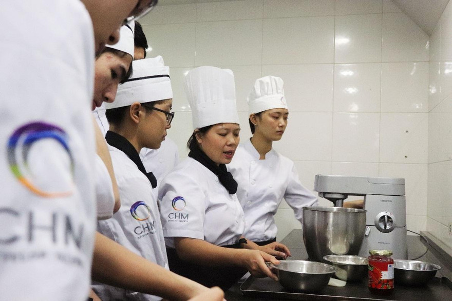 Học làm bánh - nghề tiềm năng trong cuộc sống hiện đại