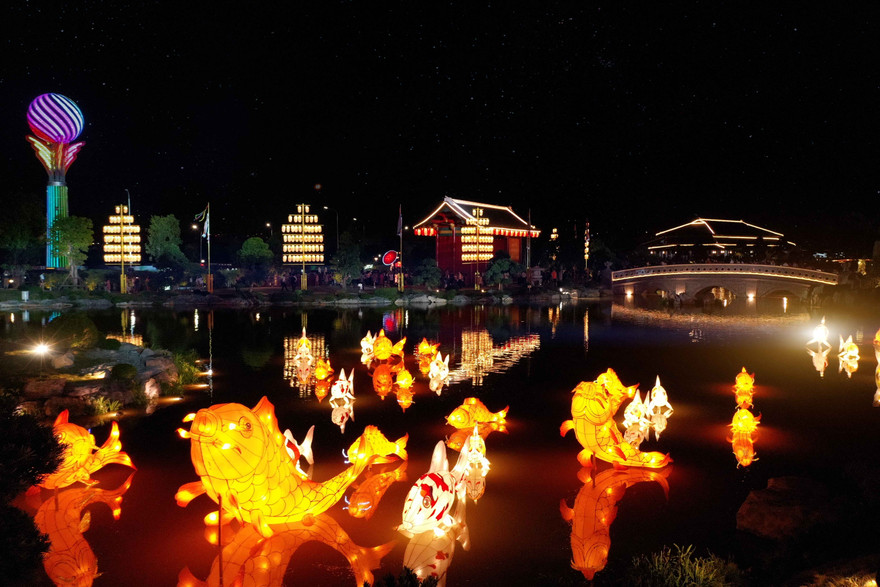 Cư dân tương lai của Vinhomes Smart City được thưởng ngoạn lễ hội đèn lồng mỗi ngày tại Vườn Nhật Bản ngay trong nội khu dự án