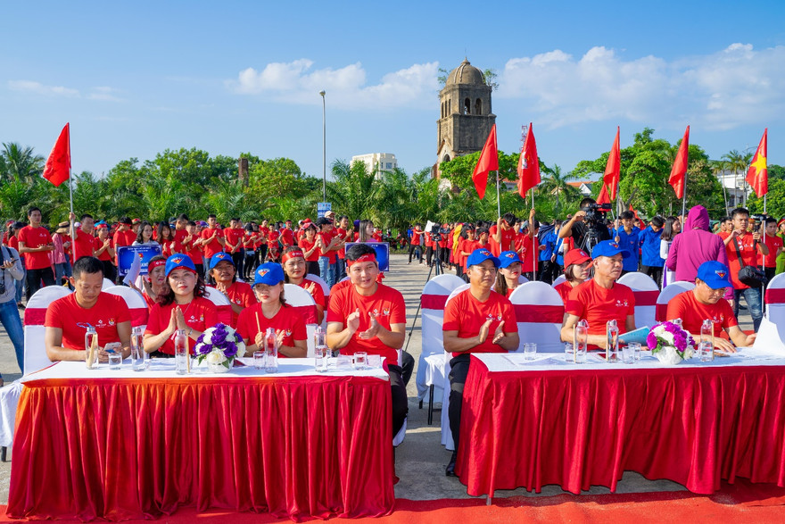 oàn cảnh lễ ra quân chiến dịch “Hãy làm sạch biển – Tử tế với đại dương” năm 2019 tại Quảng Bình
