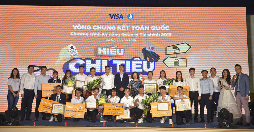 Hơn 4.000 sinh viên hiến kế chống 'cháy túi'