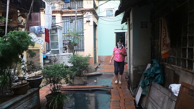 Chuyện lạ: Ở biệt thự… hít mùi nước cống giữa Thủ đô