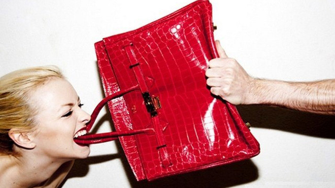 Dù là thương hiệu đắt đỏ, nhưng Hermès không phải lúc nào cũng được lòng người dùng. Khách hàng vẫn thường phàn nàn về chuyện những chiếc túi này khá nặng, và kiểu dáng cứng nhắc. Ảnh: Tylershields. 