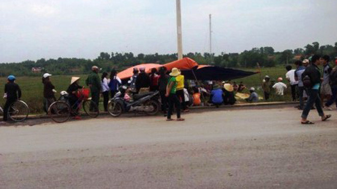 Hiện trường nơi ông H chết bất thường ven đường. 