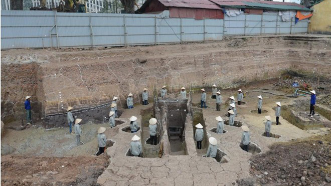 Mặt bằng di tích kiến trúc tâm linh đặc biệt thời Lý, tại hố G7-G8 được minh họa bằng người đứng, tượng trưng cho các vị trí cột gỗ. 