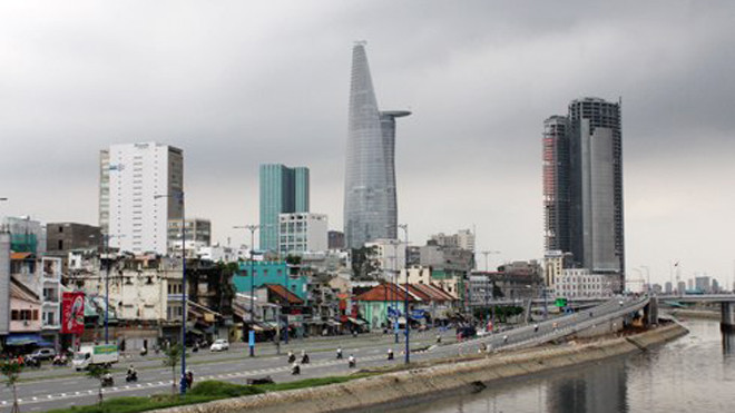 Thị trường văn phòng cho thuê TP HCM đang xuất hiện dòng sản phẩm mới, chủ đầu tư bán hẳn các diện tích sàn suốt chu kỳ 40-50 năm của tòa nhà cho khách bên cạnh mô hình cho thuê có thời hạn truyền thống trước đây. Ảnh: Vũ Lê/VnExpress