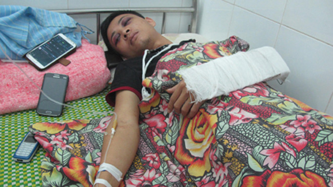 Y sỹ Nguyễn Văn Quyết đang được điều trị tại Bệnh viện Hữu nghị đa khoa Nghệ An.