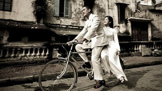 Bức ảnh do nhiếp ảnh gia Na Sơn chụp năm 2008 nhưng được Thư viện Hà Nội tự ý phóng to, trưng bày tại triển lãm và chú thích ở dưới tác phẩm “Hà Nội những năm 60” 