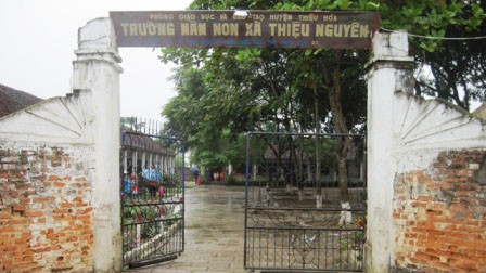 Trường mầm non Thiệu Nguyên nơi gần 400 HS đang học trong nỗi lo trường sập và ô nhiễm từ thuốc trừ sâu. 