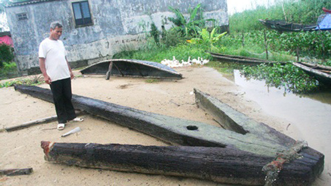 Mỏ neo khổng lồ bằng gỗ.