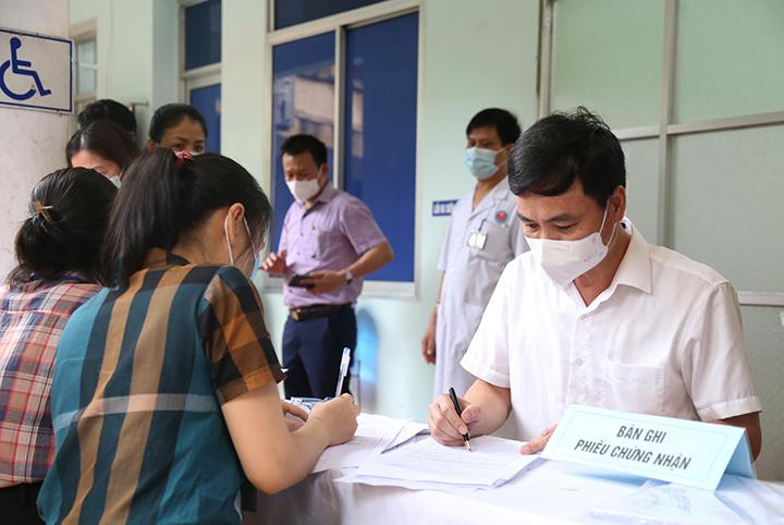 Khai báo y tế trước khi tiêm vắc xin phòng chống dịch Covid-19