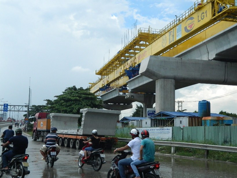 Rào chắn công trình tuyến metro số 1 được phép tồn tại trong dịp Tết