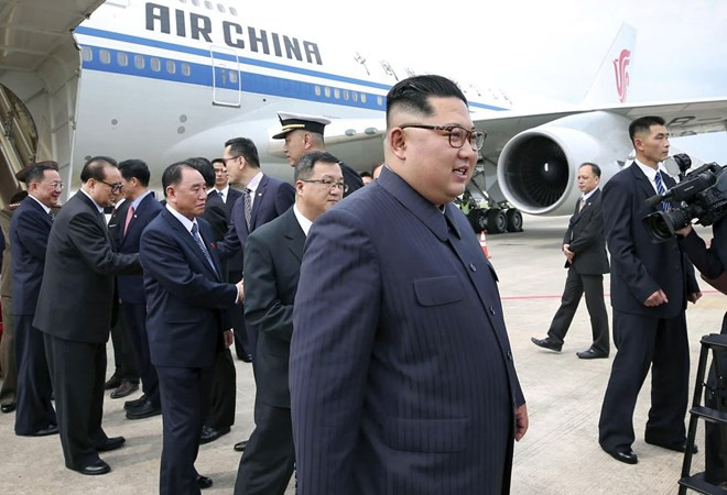 Chuyến bay của hãng hàng không Air China đưa nhà lãnh đạo Triều Tiên Kim Jong-un tới Singapore hồi tháng Sáu năm ngoái. (Nguồn: Kyodo)