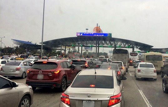 Các trạm thu phí được yêu cầu phải xả trạm nếu ùn tắc kéo dài. Ảnh Internet