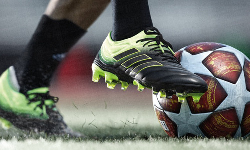 COPA 19.1 với phiên bản màu đen (Core Black) kết hợp sắc vàng chanh (Solar Yellow)