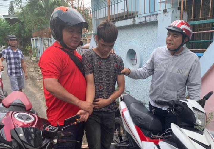 'Hiệp sĩ' Bình Dương bắt đối tượng kề dao cướp xe người đi đường