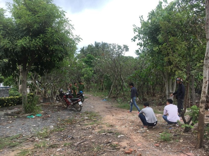 Kinh hãi phát hiện người đàn ông treo cổ bên bờ sông Sài Gòn