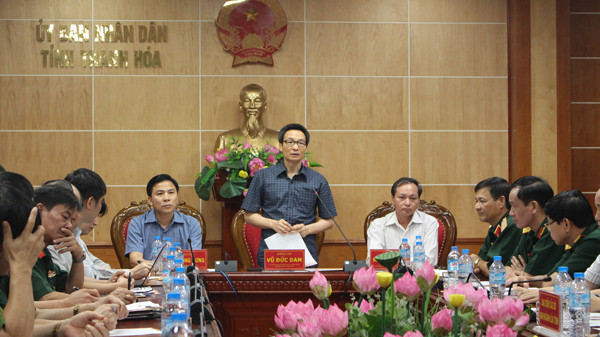 Phó Thủ tướng Vũ Đức Đam kiểm tra công tác phòng, chống bão số 3 tại Thanh Hóa. Ảnh: Hoàng Lam