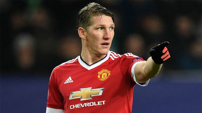 Schweinsteiger mới đến Man Utd được một năm nhưng đã nhận rất nhiều tình cảm của CĐV. Ảnh: Reuters